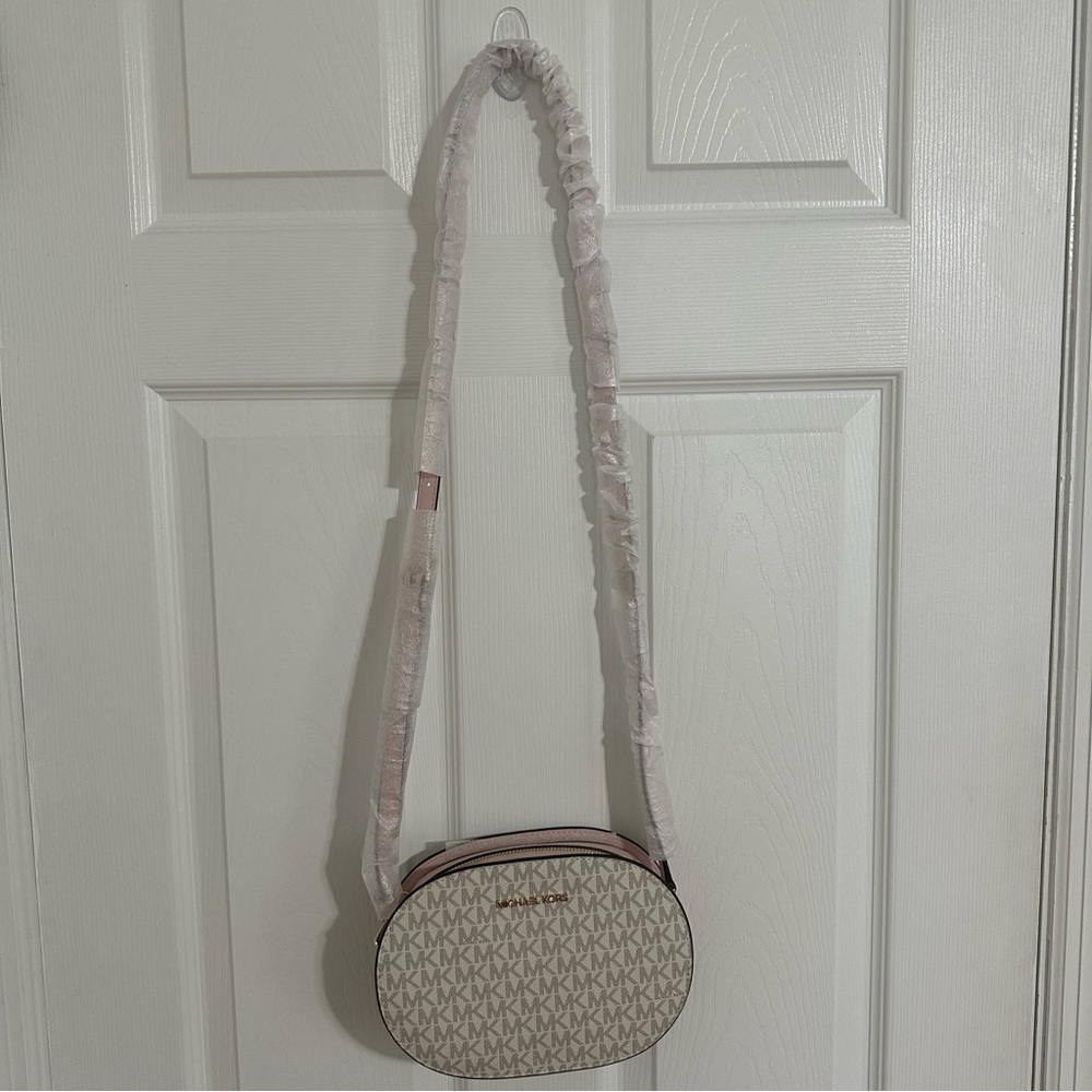 Michael Kors: Jet Set Travel MD Oval XBody (Crossbody) Bag - Picture 5 of 13